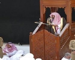 إمام المسجد النبوي: الأمن إذا اختل عظم فقده والفتنة النائمة لايوقظها إلا خبيث