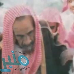 بالفيديو: “الصبحي” مصاب تفجيرات الحرم النبوي يجمعه لقاء مع أمير المدينة في ساحات المسجد‎