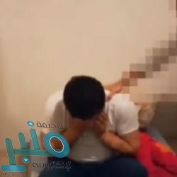 بالفيديو: شاهد.. رد فعل متسوقين تجاه بائع تعامل بعنف مع عميل “أصم”