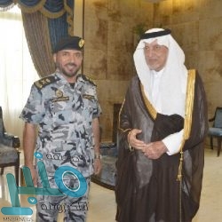الأمير عبدالله بن بندر ينقل تعازي القيادة لذوي الشهيد العتيبي