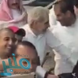 بالفيديو.. الاعتداء على شخص ومحاولة سرقته في وضع النهار بأحد شوارع الرياض