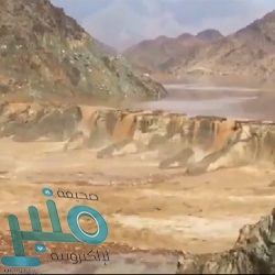 سيول الليث جرفت الطرقات والسيارات واحتجزت وافدين وطيران الأمن يتدخل