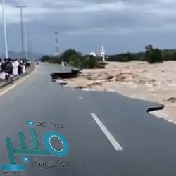 بالصور: سيول مكة تتسبب بإصابة شخص واحتجاز مركبات .. والدفاع المدني يحذر