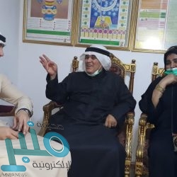 نائب أمير الرياض ينقل تعازي القيادة لأسرتي “محزري” و”علم”