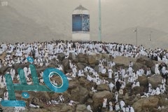 شاهد.. ” رذاذ الماء ” يلطف الأجواء في عرفات