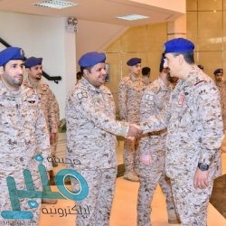 الأمير خالد الفيصل يكرم عدداً من ضباط وأفراد الدوريات الأمنية بمحافظة جدة