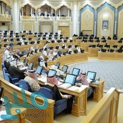 “التجارة” تشهِّر بمنشأة عرضت مواد غذائية منتهية الصلاحية