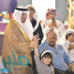 محافظ المجاردة يتفقد مهرجان العسل ويكرم الفائزين في السحوبات اليومية