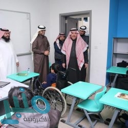 الرئيس اليمني يشدد على رفع الجاهزية القتالية عقب قصف معسكر للجيش بمأرب