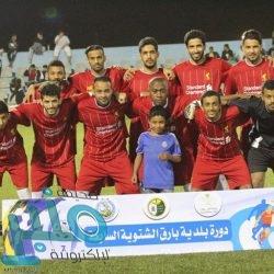 إصابة روي فيتوريا مدرب نادي النصر في الرأس بسبب رياضة التطعيس