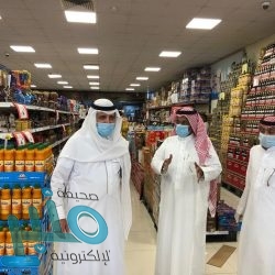 القبض على شخص خالف أمر منع التجول وصور مركبة أمنية وتهكم على رجال الأمن بجازان