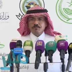 محافظ المخواة يوجه بتكثيف المعقمات والمطهرات وتوزيعها على المواطنين والإدارات الحكومية