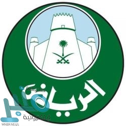 ضبط أربعيني سكب مادة سائلة على مقابض المركبات في جدة