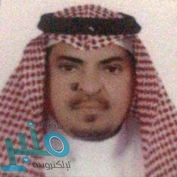 بلدية بارق تستقبل منسوبيها بالإجراءات الوقائية وتعايدهم بالورود