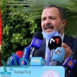القبض على 4 أشخاص سرقوا حوالي 600 ألف ريال من مركبة أثناء توقفها بمكة