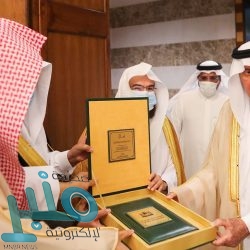 مركز الملك سلمان للإغاثة يوزع كسوة العيد للأطفال الأيتام والنازحين في حضرموت