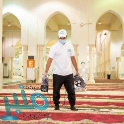 بالصور.. استبدال ثوب الكعبة المشرفة