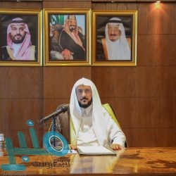 الذهب يقلص مكاسبه بعد صعود قياسي مع توقف تراجع الدولار