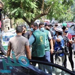 الذهب يهبط مع تمسك الدولار بمكاسبه