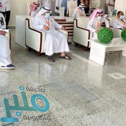 فرع وزارة البيئة والمياه والزراعة بعسير يكرّم مزارعًا في محافظة تنومة
