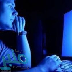 شاهد.. الوزير الخطيب يقود دراجة هوائية في مكان عام