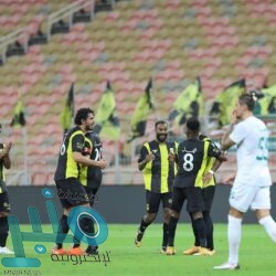 حادث انقلاب يؤدي إلى إصابة 5 أشخاص في العقيق