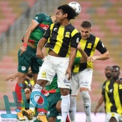 الرائد يفوز على ضمك بثلاثية لهدفين