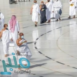 الرئيس ترامب يحيي مؤيديه من سيارته خارج مستشفى “والتر ريد” العسكري