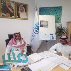 القبض على ثلاثة مقيمين اعتدوا على أحد المطاعم واستولوا على مبالغ مالية ومستندات