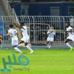 شاهد.. هطول الأمطار والبرد بغزارة على القريات