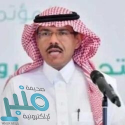 شاهد.. ميسي يضرب حكم مباراة برشلونة ضد ألافيس بالكرة