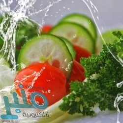 استعداداً لصلاة الجمعة.. (4200) لتر لتعقيم الحواجز الأمنية بالمسجد الحرام