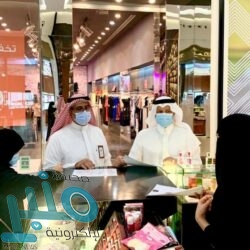 محافظ صامطة وقائد قوة جازان يتقدمان مشيعي الشهيد الرقيب “الحمدي”