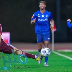 أمير تبوك يقف على جاهزية مركز لقاحات كورونا بالمنطقة