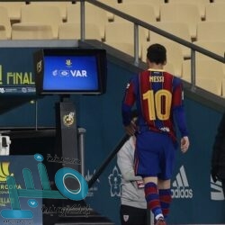 فيديو | اكتشاف ديدان مخيفة قفزت من أنفاق قاع البحر وقطعت الأسماك