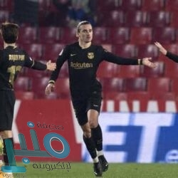 الكمامة وبصمة الوجه.. أبل تجد حلا “جزئيا” لمستخدمي آيفون