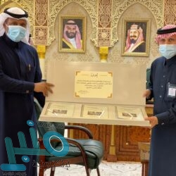 الأمير خالد الفيصل يرأس اجتماعاً لاستعراض أعمال البريد السعودي وخططها في المنطقة