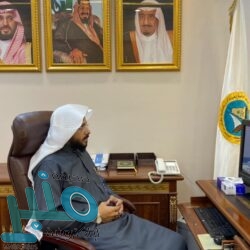 “رئيس بلدية مركز القفل” يتفقد مشروع ملعب كرة القدم