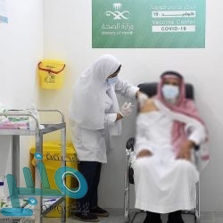 أمير الرياض يشدد على استخدام باركود التجمع في أماكن التجمعات وضبط غير الملتزمين بالحجر الصحي