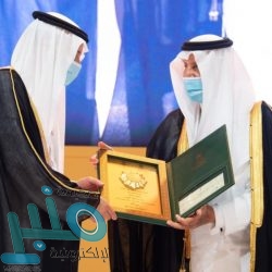 شرطة الرياض تلقي القبض على مواطن ومقيم لاستعراضهم مبالغ مالية وحيازة مواد مخدرة