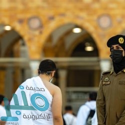 شؤون الحرمين توزع ماء زمزم في رحاب المسجد الحرام يوميًا