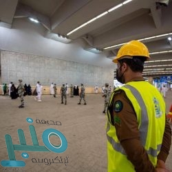 شؤون الحرمين تطيّب وتبخّر بيت الله الحرام احتفاءً بضيوف الرحمن