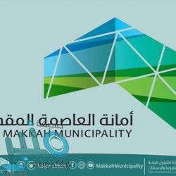 نيابة عن خادم الحرمين .. أمير مكة يسلم كسوة الكعبة المشرفة لكبير سدنة بيت الله الحرام