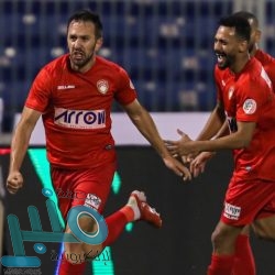 الهلال يقلبها على التعاون بثنائية وينفرد بصدارة الدوري