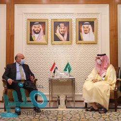 العلماء يتابعون سلالات جديدة من كورونا