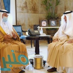 ‎ مُحافظ وادي الدواسر يُكرم قائد أمن الطرق بالمحافظة