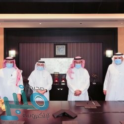 الفريق الركن الأزيمع يلتقي برئيس أركان القوات المسلحة في الإمارات