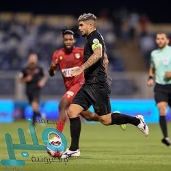 “الرائد” يتصدر الدوري بخماسية مثيرة أمام “التعاون” في ديربي القصيم
