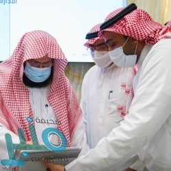 ضبط أربعة مخالفين لنظام البيئة يقومون بنقل الرمال وتجريف التربة