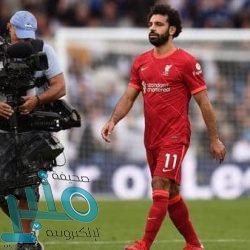 سبب غير مألوف.. لاعب توتنهام يطلب من الحكم إيقاف المباراة
